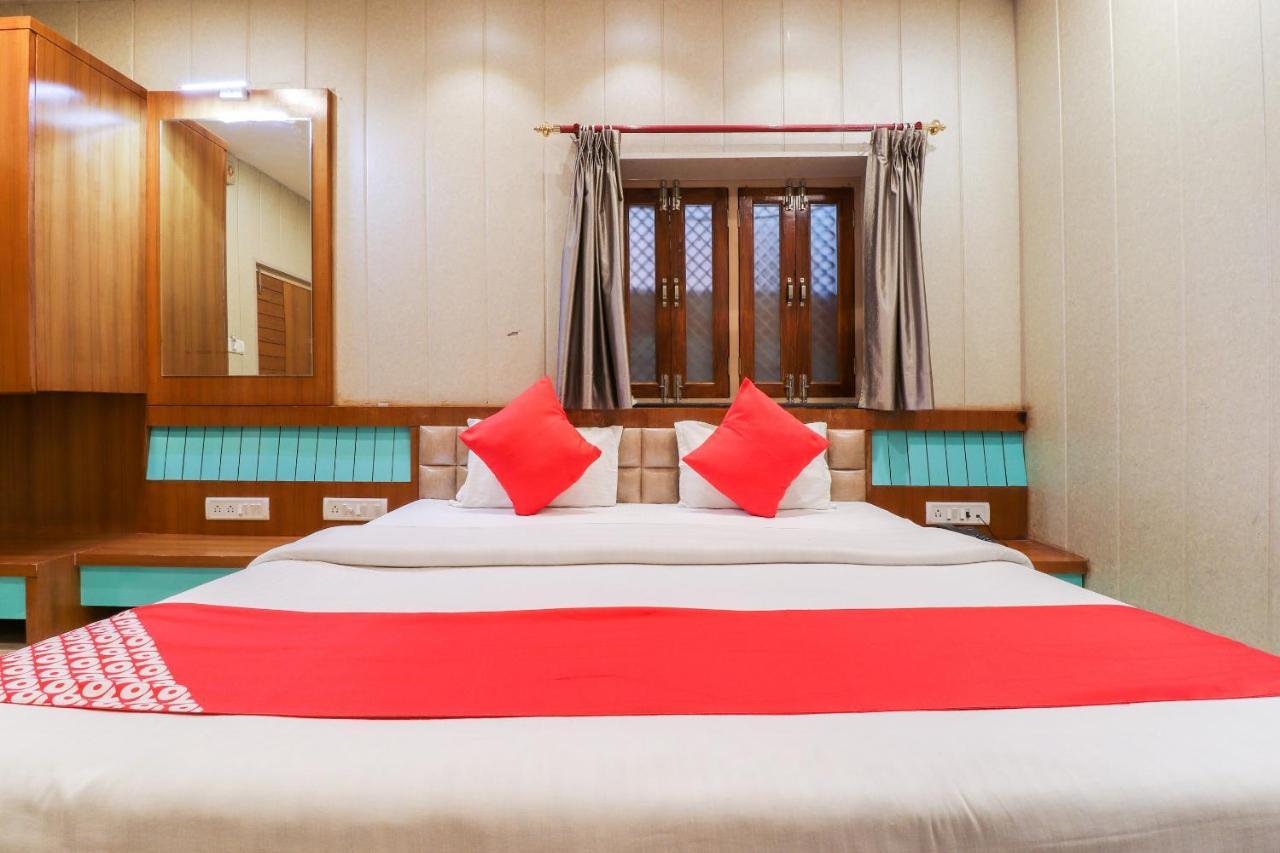 Oyo 26781 Hotel Raghupati Ayodhya Dış mekan fotoğraf